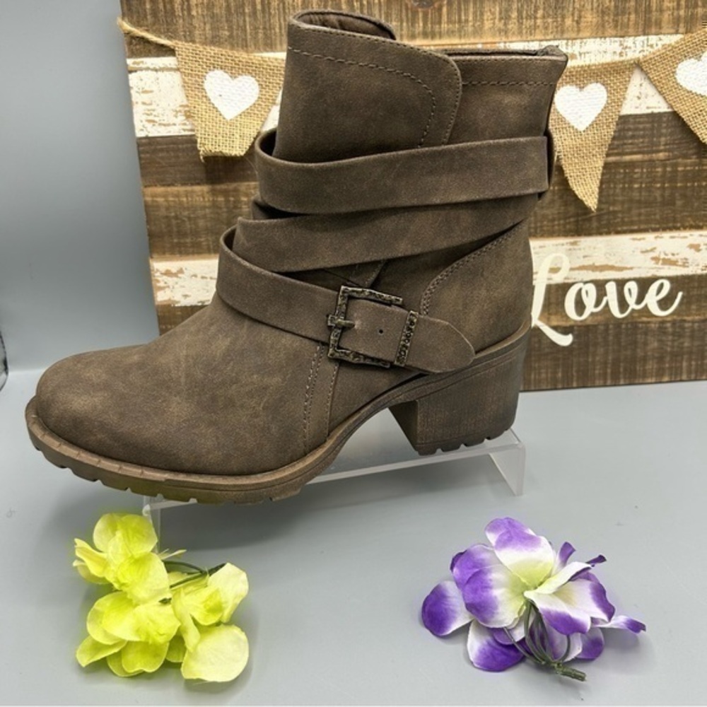 ✨NEW Groove buckle hiking 🥾 moto boot chunky heel biker 9 brown faux leather